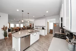 205 Lakeway Circle, Anahuac, TX 77514 - Photo 10