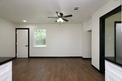 9015 Vinearbor Street, Houston, TX 77033 - Photo 8