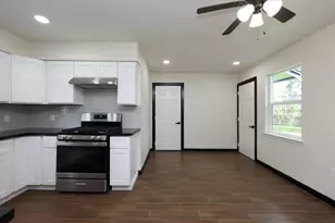9015 Vinearbor St, Houston, TX 77033 - Photo 4