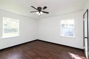 9015 Vinearbor St, Houston, TX 77033 - Photo 22