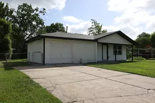 9015 Vinearbor St, Houston, TX 77033 - Photo 2