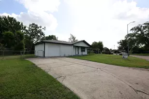 9015 Vinearbor St, Houston, TX 77033 - Photo 34
