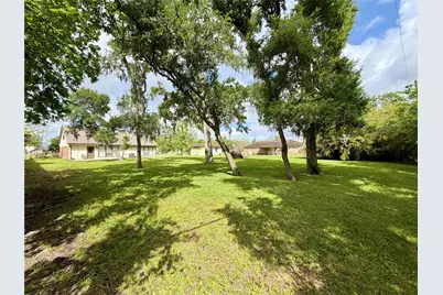 114 Edgewater Street, Clute, TX 77531 - Photo 32