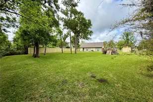 114 Edgewater St, Clute, TX 77531 - Photo 34