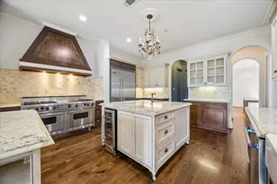 4802 Saxon St, Bellaire, TX 77401 - Photo 2