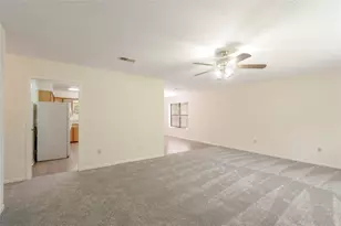 138 Summer Pl, Huntsville, TX 77340 - Photo 4