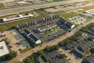 81 Northpoint Dr Building 9B, Houston, TX 77060 - Photo 2