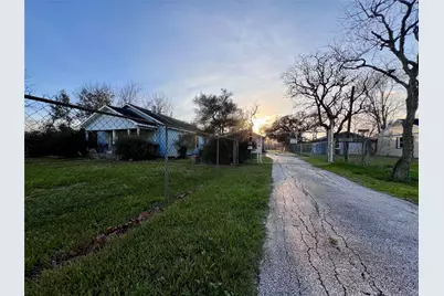 5619 Barkaloo Road, Baytown, TX 77521 - Photo 4