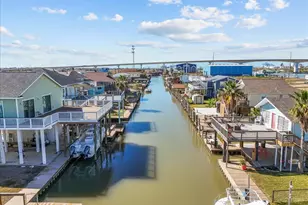 324 Shark Ln, Surfside Beach, TX 77541 - Photo 4