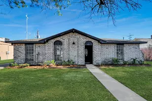 8011 La Roche Ln, Houston, TX 77036 - Photo 4