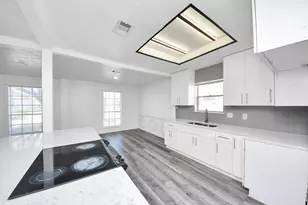 8011 La Roche Ln, Houston, TX 77036 - Photo 22