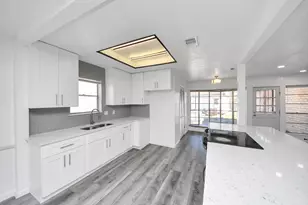 8011 La Roche Ln, Houston, TX 77036 - Photo 20