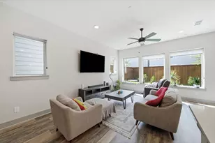 10965 Swang Link Dr, Houston, TX 77043 - Photo 2