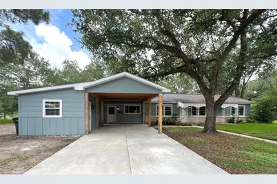 2206 Nancy Lou Street, El Campo, TX 77437 - Photo 2