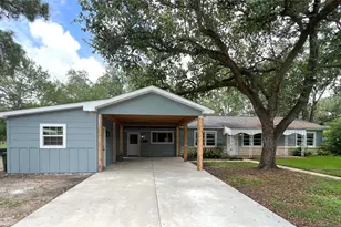 2206 Nancy Lou St, El Campo, TX 77437 - Photo 2