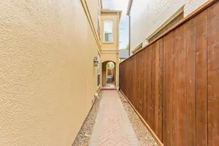 2504 Park St, Houston, TX 77019 - Photo 2