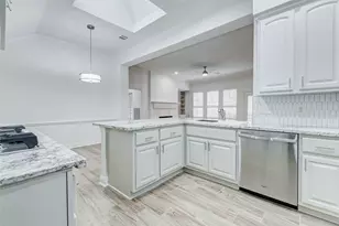 1918 Supplejack Ct, Sugar Land, TX 77479 - Photo 12