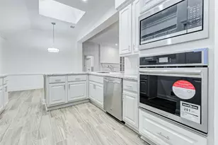 1918 Supplejack Ct, Sugar Land, TX 77479 - Photo 8