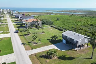 4039 San Jacinto Dr, Galveston, TX 77554 - Photo 2
