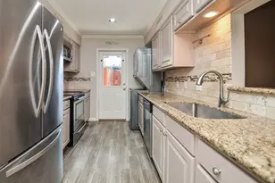 13074 Trail Hollow Dr, Houston, TX 77079 - Photo 18