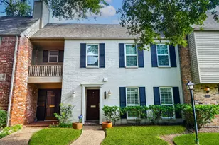 13074 Trail Hollow Dr, Houston, TX 77079 - Photo 2