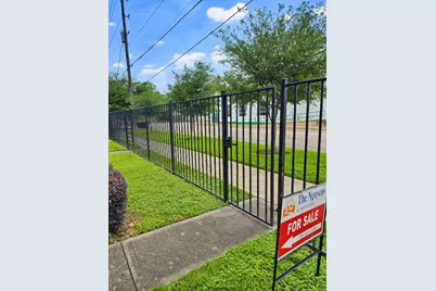 2613 Hutchins Street, Houston, TX 77004 - Photo 2