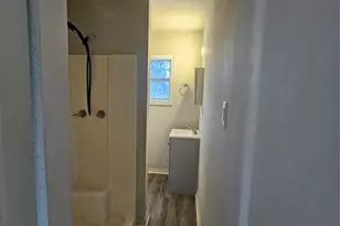 1410 1/2 Lake Rd, La Marque, TX 77568 - Photo 6