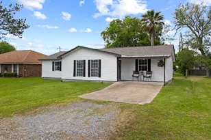 305 Circle Dr, Bridge City, TX 77611 - Photo 4