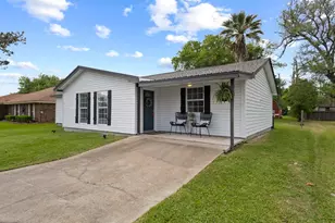 305 Circle Dr, Bridge City, TX 77611 - Photo 2