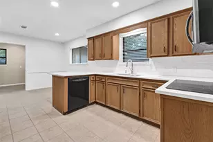 302 Bayou View Dr, Seabrook, TX 77586 - Photo 12