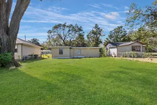 741 Vine St, Clute, TX 77531 - Photo 12