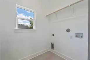 1216 Johnston St, Houston, TX 77022 - Photo 14