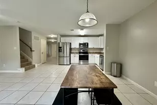 4934 S Cancun Dr, Houston, TX 77045 - Photo 2