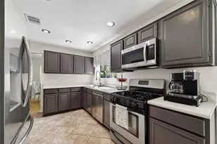 1563 Hillside Elm St, Houston, TX 77062 - Photo 12