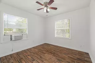 729 E 41st St, Houston, TX 77022 - Photo 14