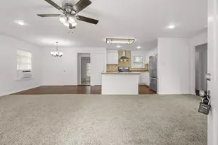729 E 41st St, Houston, TX 77022 - Photo 4
