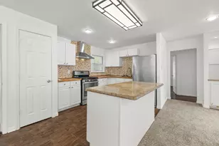 729 E 41st St, Houston, TX 77022 - Photo 8