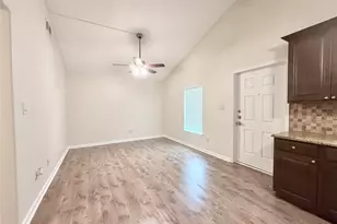 420 Winding Way St, Lake Jackson, TX 77566 - Photo 4