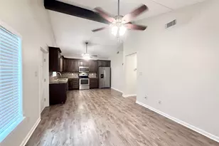 420 Winding Way St, Lake Jackson, TX 77566 - Photo 2