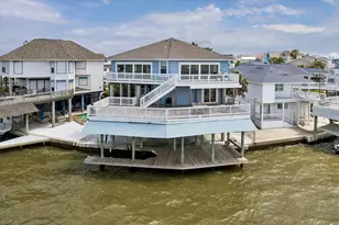 106 Quayside Dr, Tiki Island, TX 77554 - Photo 32