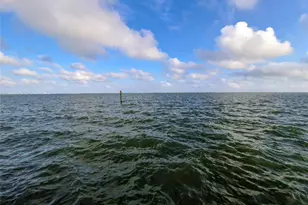 106 Quayside Dr, Tiki Island, TX 77554 - Photo 2
