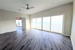 106 Quayside Dr, Tiki Island, TX 77554 - Photo 10