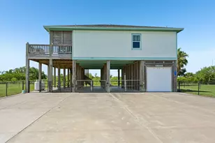 927 Magnolia Ln, Port Bolivar, TX 77650 - Photo 4