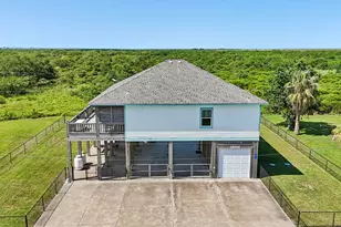 927 Magnolia Ln, Port Bolivar, TX 77650 - Photo 1