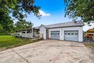 1013 Battlebell Rd, Highlands, TX 77562 - Photo 2