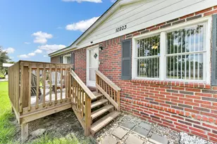 10203 S Country Dr, Alvin, TX 77511 - Photo 2