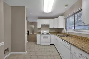 93 W High Oaks Cir, The Woodlands, TX 77380 - Photo 10