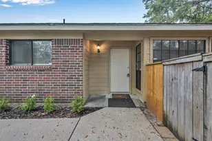 93 W High Oaks Cir, The Woodlands, TX 77380 - Photo 2