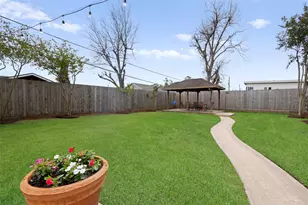 1426 Freedonia Dr, Houston, TX 77055 - Photo 32