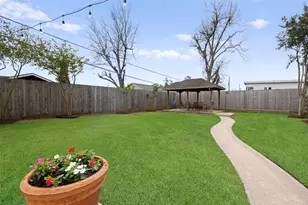 1426 Freedonia Dr, Houston, TX 77055 - Photo 32